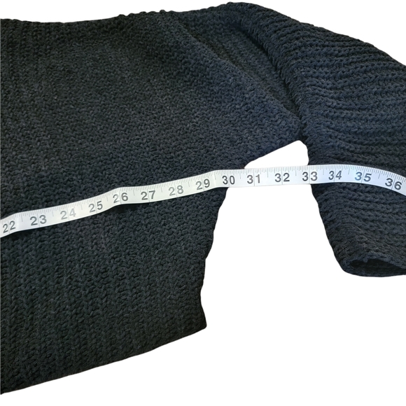 Made with Love knitted crop top.      b1 - Picture 6 of 6